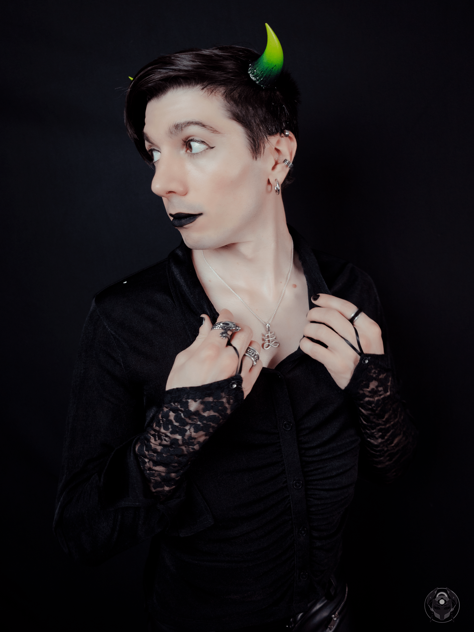 ExHeal wears a black outfit with lace sleeves and Fiend Horns in Eldritch Ombré. Photo by Synthetic Studio.