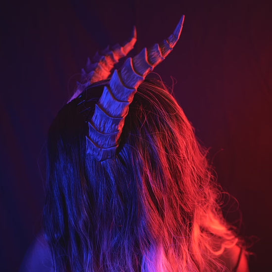 Sabor Insanity models Haus of Brimstone Tiefling Horns in a video by Optic Onslaught. 